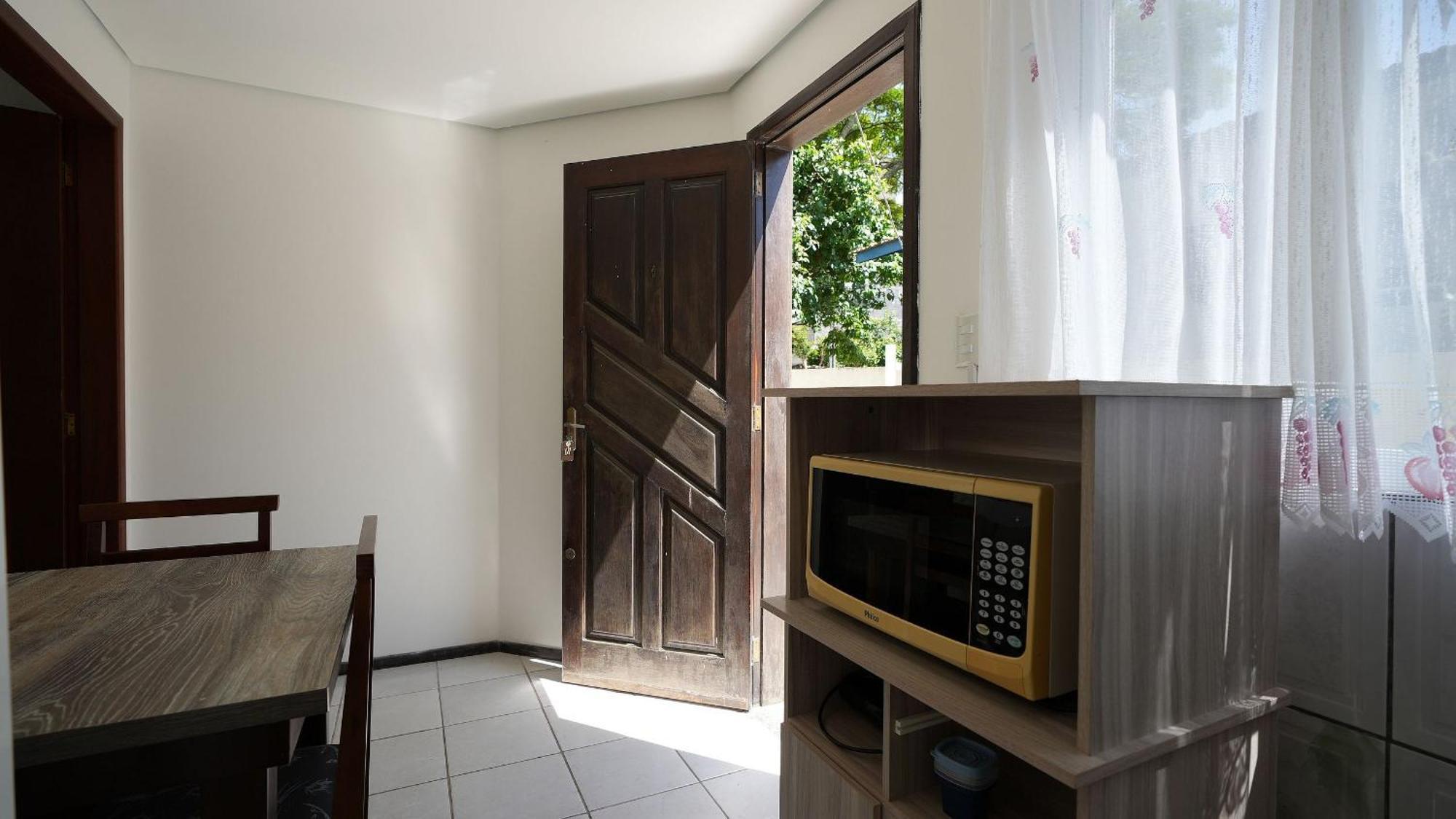 בומבינאס Residencial Adolfo - Mestre Naro מראה חיצוני תמונה