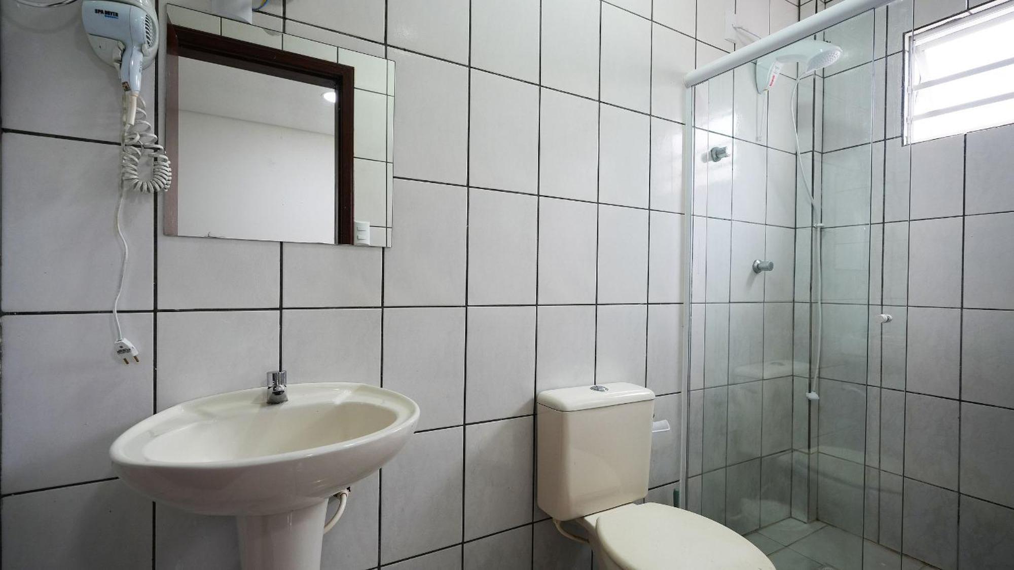 בומבינאס Residencial Adolfo - Mestre Naro מראה חיצוני תמונה