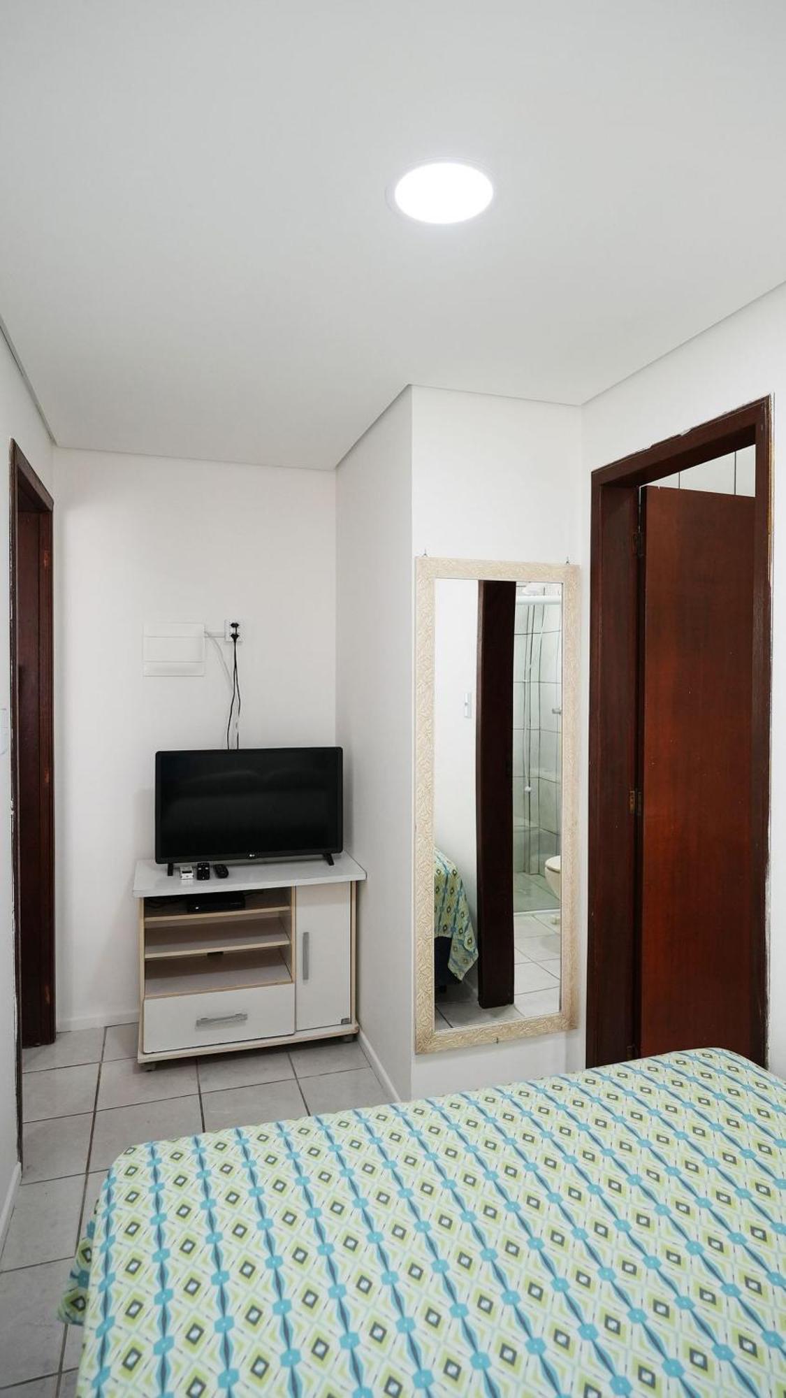 בומבינאס Residencial Adolfo - Mestre Naro מראה חיצוני תמונה