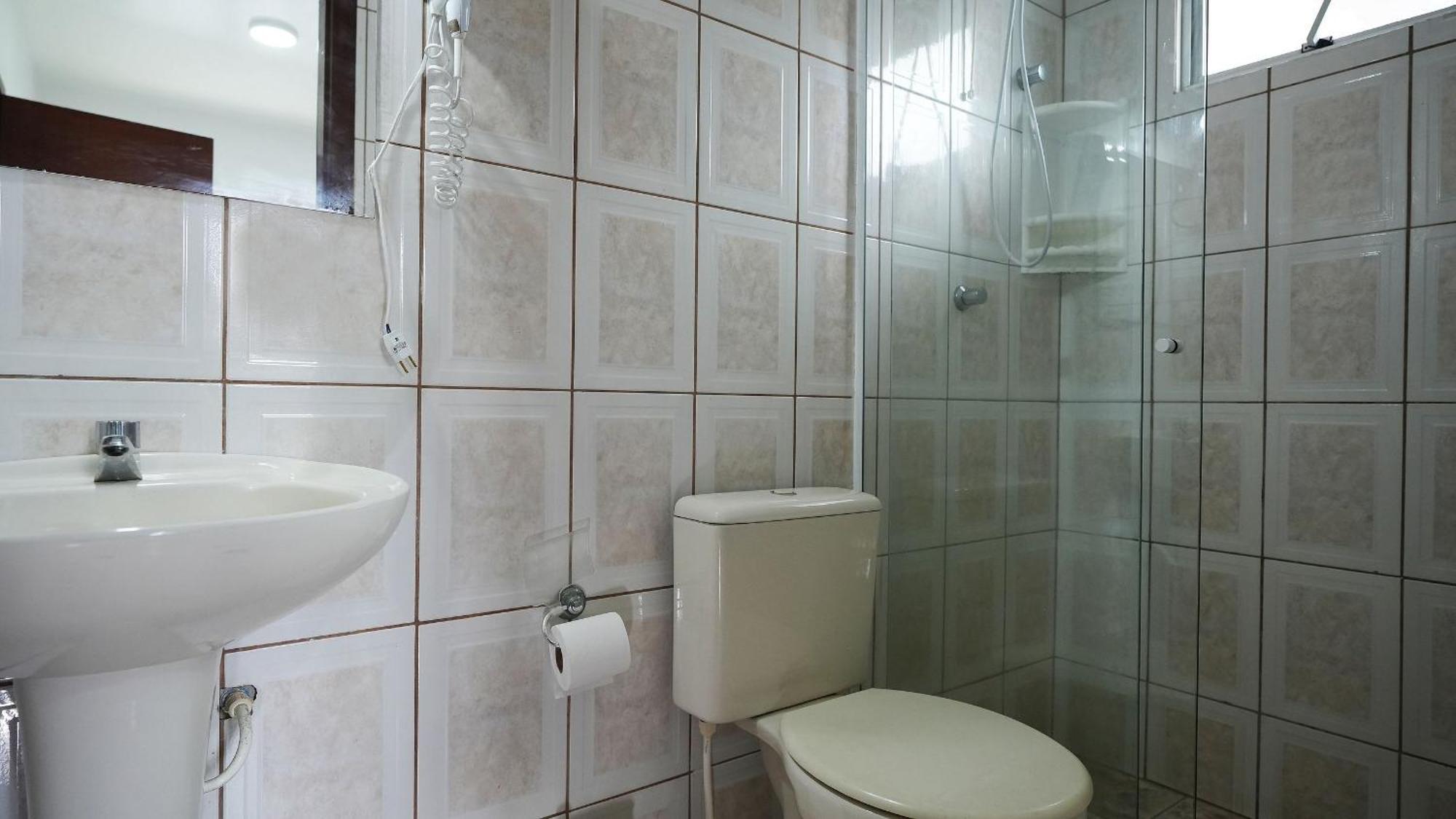 בומבינאס Residencial Adolfo - Mestre Naro מראה חיצוני תמונה