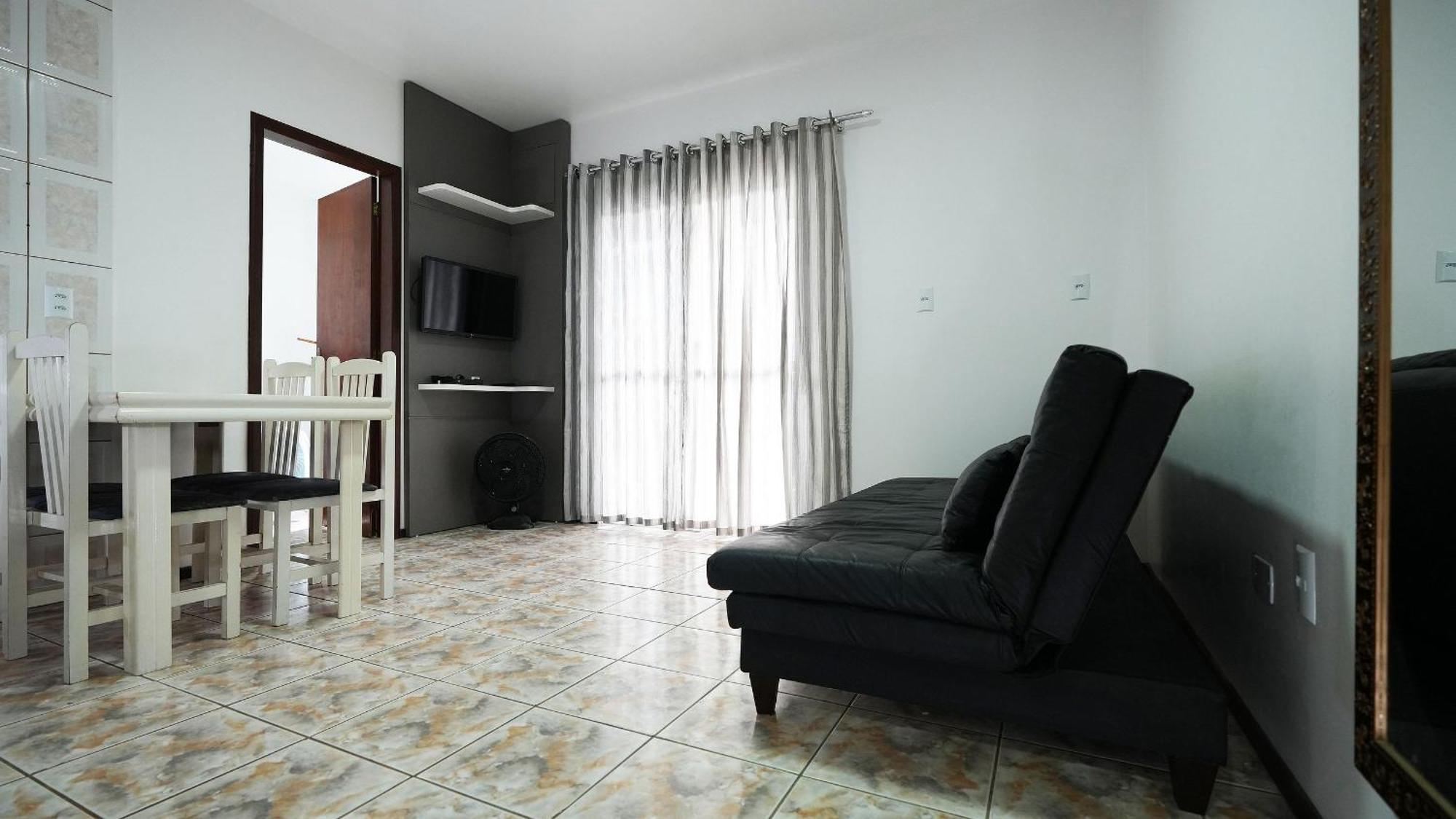 בומבינאס Residencial Adolfo - Mestre Naro מראה חיצוני תמונה