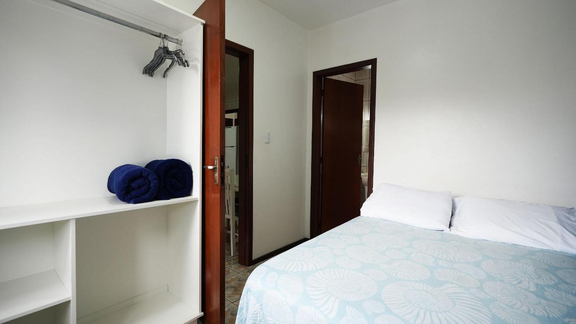 בומבינאס Residencial Adolfo - Mestre Naro מראה חיצוני תמונה