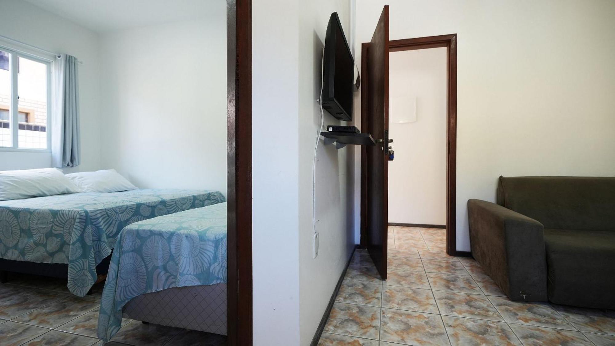 בומבינאס Residencial Adolfo - Mestre Naro מראה חיצוני תמונה