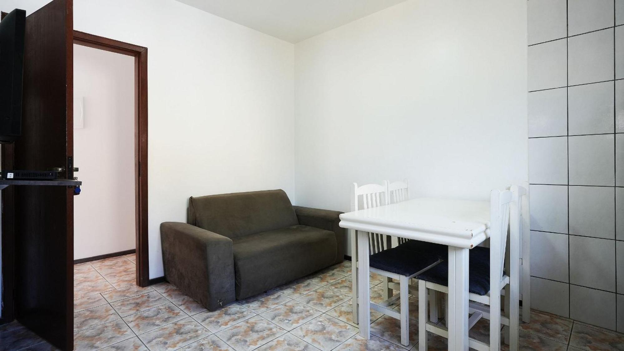 בומבינאס Residencial Adolfo - Mestre Naro מראה חיצוני תמונה