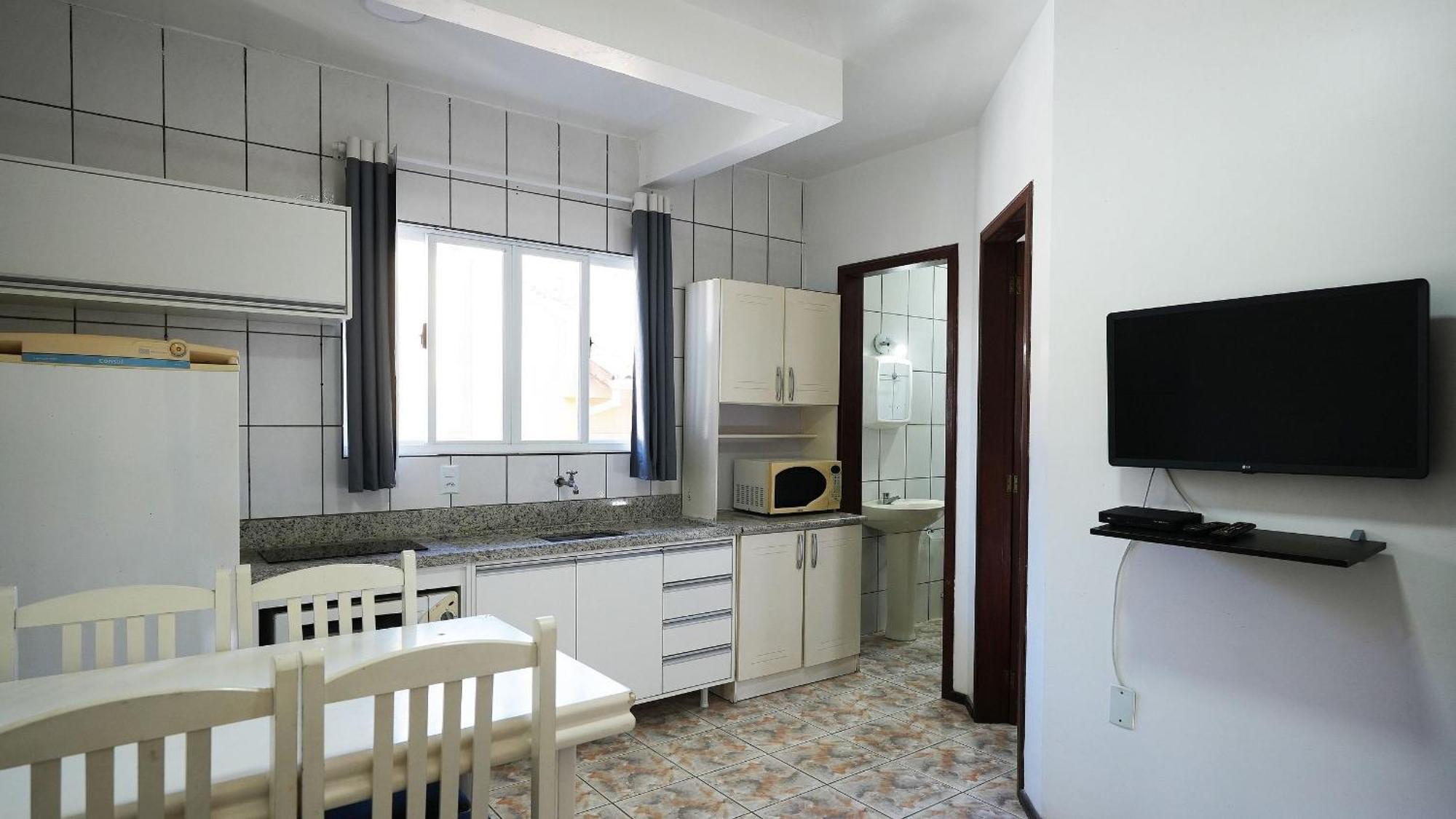 בומבינאס Residencial Adolfo - Mestre Naro מראה חיצוני תמונה