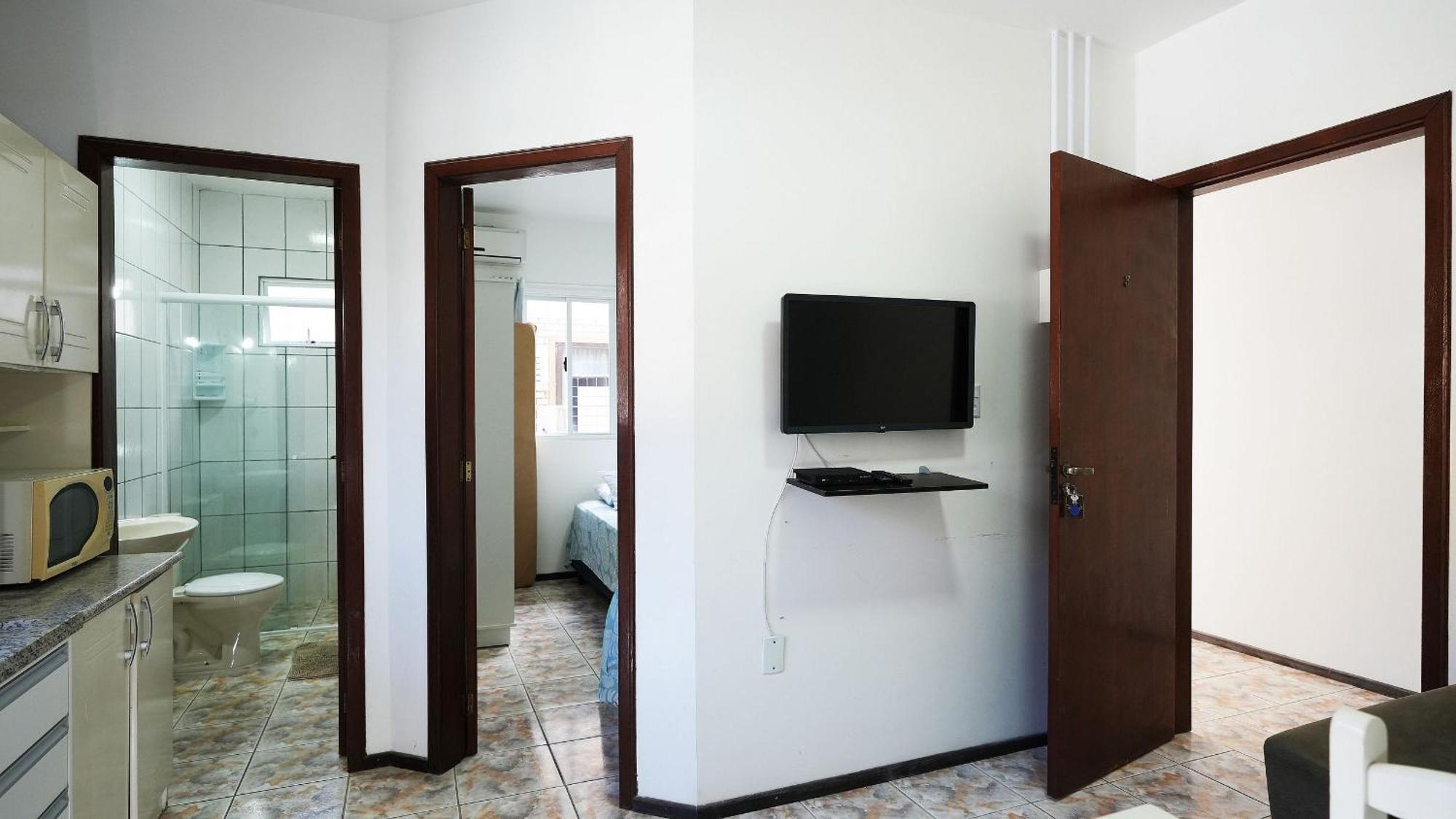 בומבינאס Residencial Adolfo - Mestre Naro מראה חיצוני תמונה