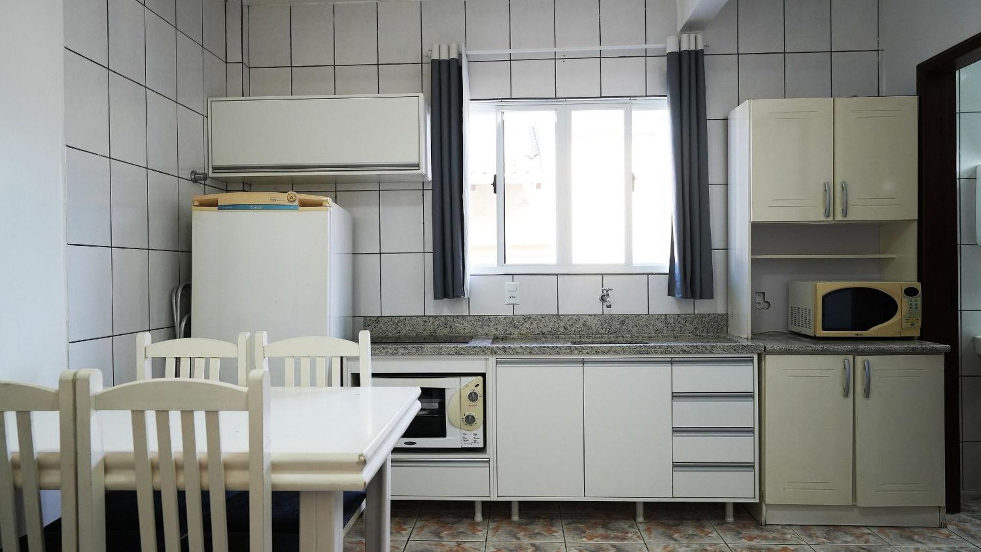 בומבינאס Residencial Adolfo - Mestre Naro מראה חיצוני תמונה