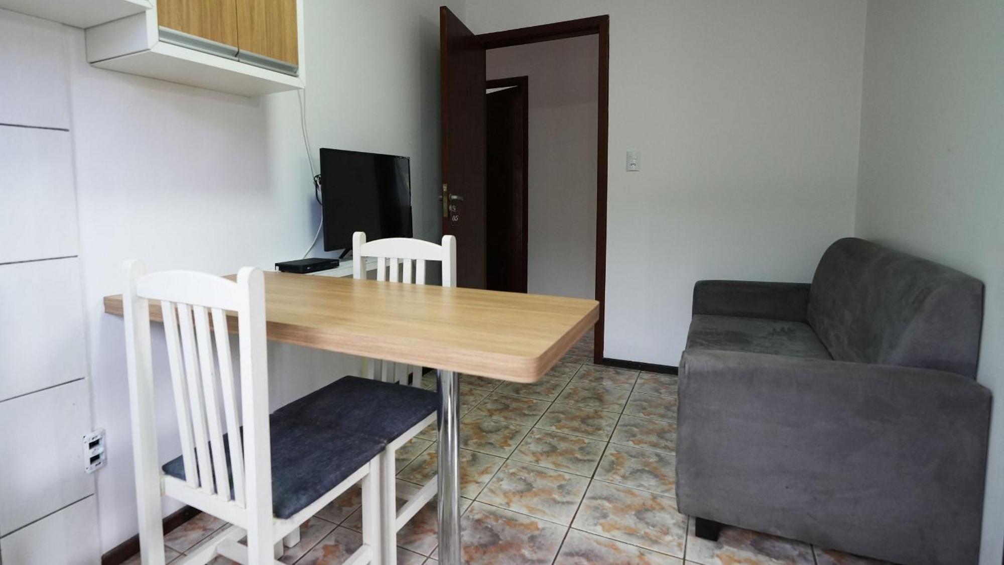 בומבינאס Residencial Adolfo - Mestre Naro מראה חיצוני תמונה