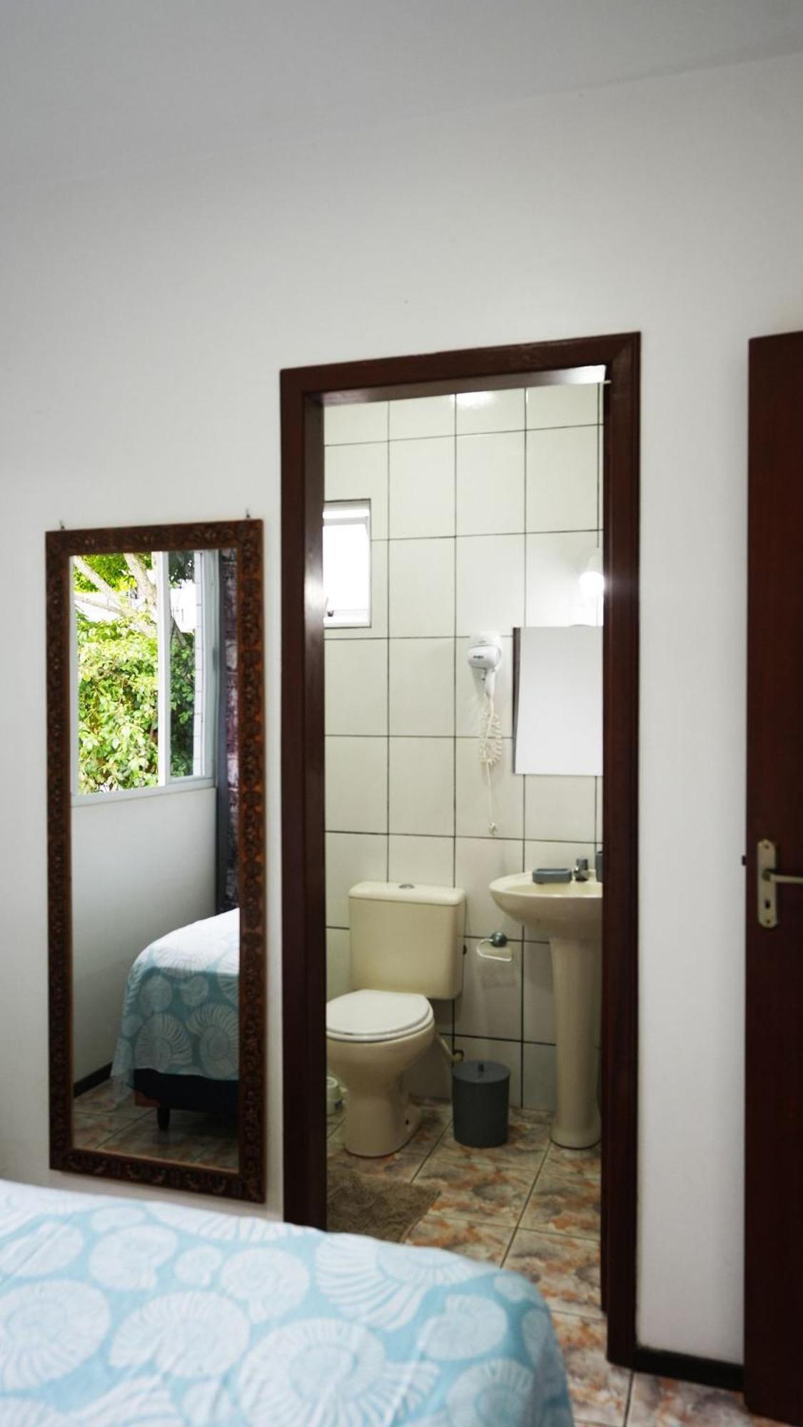 בומבינאס Residencial Adolfo - Mestre Naro מראה חיצוני תמונה