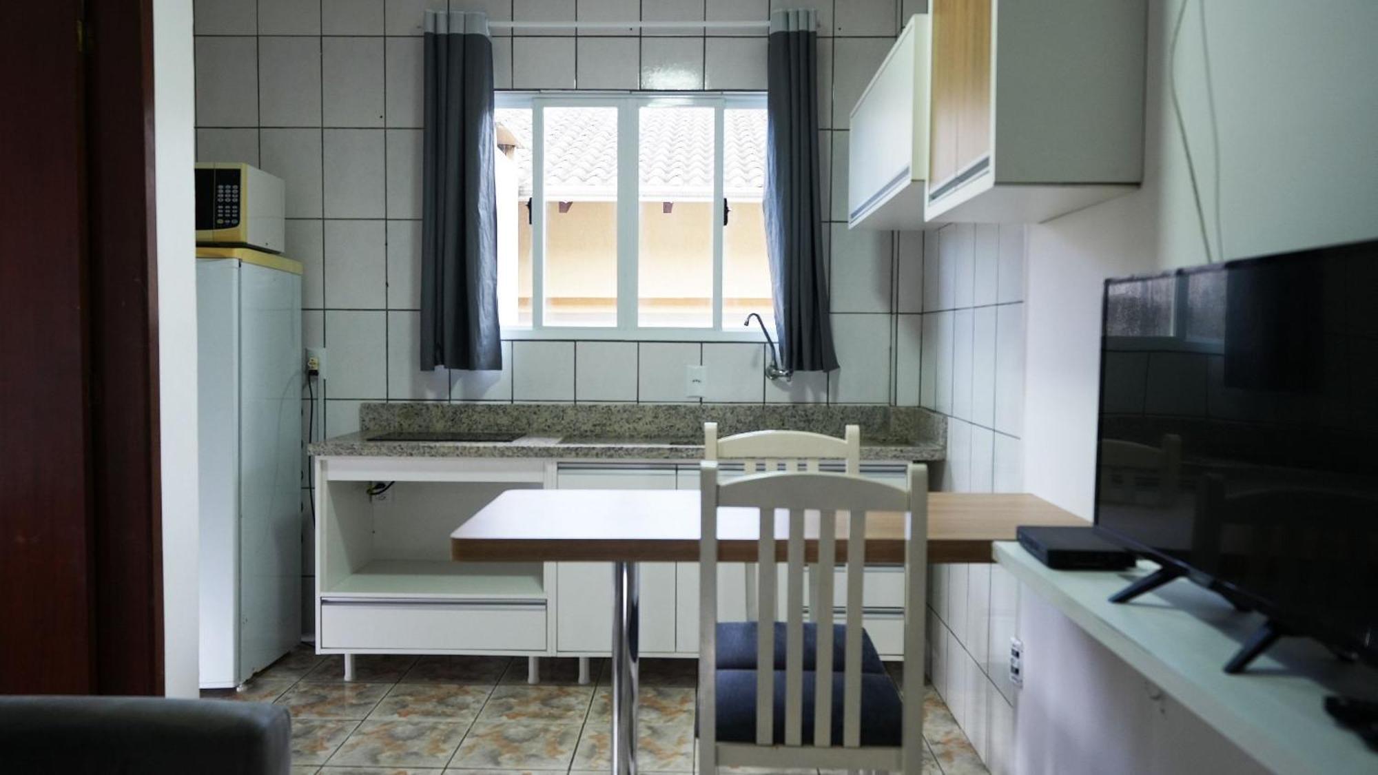 בומבינאס Residencial Adolfo - Mestre Naro מראה חיצוני תמונה