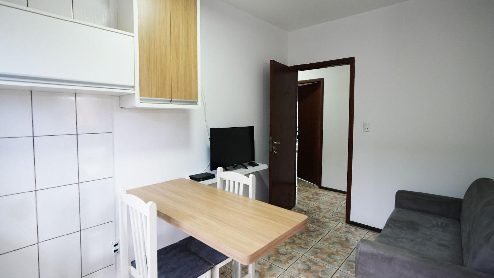בומבינאס Residencial Adolfo - Mestre Naro מראה חיצוני תמונה